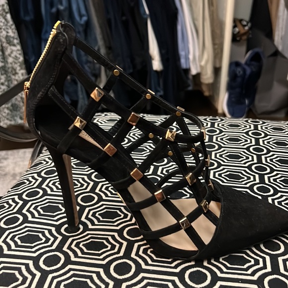 Heels - Picture 2 of 4